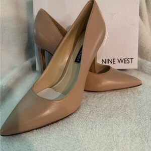 Nine West Tan Heels Classic Stiletto Design